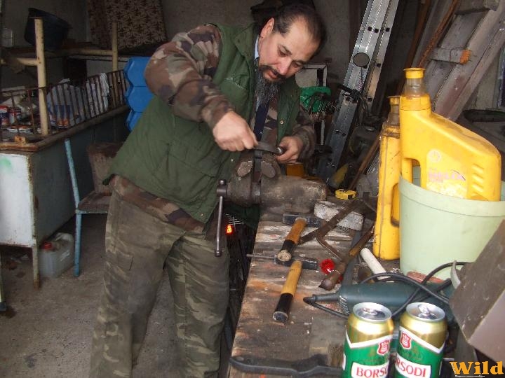 fémmunka,előtérben a nélkülözhetetlen kellékek