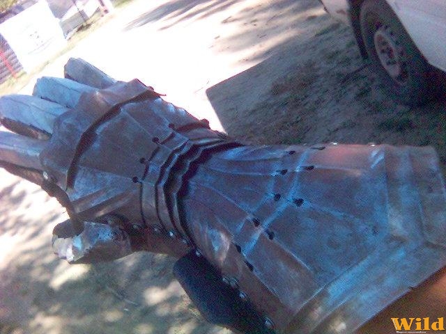 Mindszenten-2007
Bandita kesztyűje...