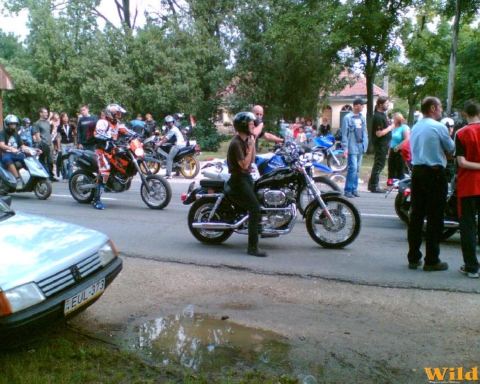 ...felvonulás előtt...